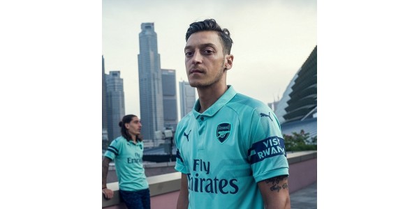 Koszulka Arsenal away jest bardzo modna